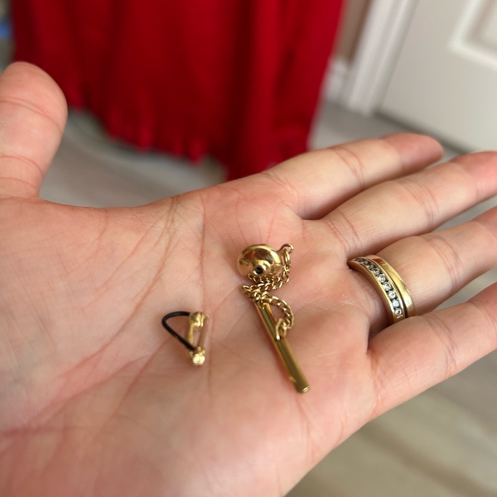 5/$25 phone vintage Elegant Gold tie pin 😌 - Picture 6 of 6